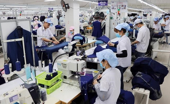Người lao động l&agrave;m việc tại khu c&ocirc;ng nghiệp sẽ được hỗ trợ tiền thu&ecirc; nh&agrave; đến hết năm 2023