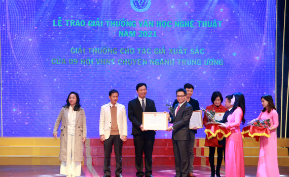 Hơn 70 t&aacute;c phẩm được tặng Giải thưởng Văn học nghệ thuật năm 2021