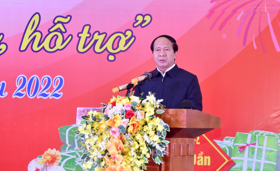 Ph&oacute; Thủ tướng L&ecirc; Văn Th&agrave;nh vui "Tết sum vầy - Xu&acirc;n b&igrave;nh an" với người lao động