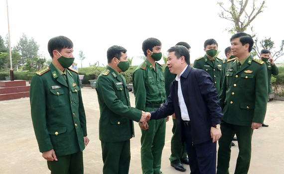 Đồng ch&iacute; Ph&oacute; Chủ tịch Thường trực HĐND tỉnh ch&uacute;c Tết tại một số đơn vị