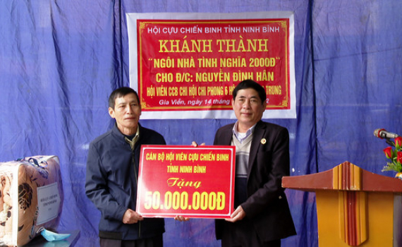 Kh&aacute;nh th&agrave;nh nh&agrave; "Nghĩa t&igrave;nh đồng đội''