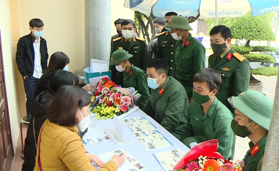 Y&ecirc;n M&ocirc;, Kim Sơn đ&oacute;n nhận qu&acirc;n nh&acirc;n xuất ngũ về địa phương