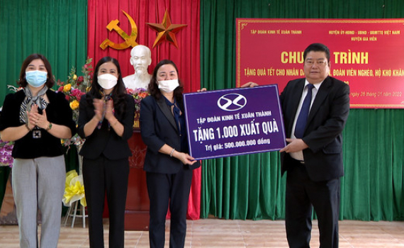 Tập đo&agrave;n Kinh tế Xu&acirc;n Th&agrave;nh tặng qu&agrave; Tết tại huyện Gia Viễn