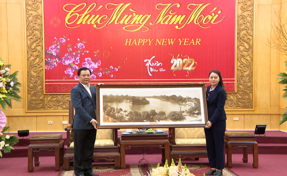 Đồng ch&iacute; B&iacute; thư Th&agrave;nh ủy H&agrave; Nội Đinh Tiến Dũng thăm, ch&uacute;c Tết tại Ninh B&igrave;nh