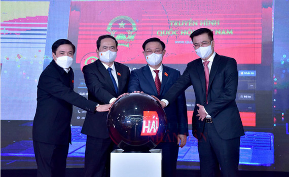 Chủ tịch Quốc hội Vương Đ&igrave;nh Huệ dự lễ kỷ niệm 7 năm ph&aacute;t s&oacute;ng chương tr&igrave;nh đầu ti&ecirc;n của Truyền h&igrave;nh Quốc hội Việt Nam 