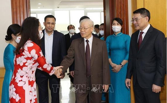 Tổng B&iacute; thư Nguyễn Ph&uacute; Trọng gặp mặt, ch&uacute;c Tết Văn ph&ograve;ng Trung ương Đảng