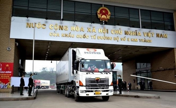 Trung Quốc mở lại cửa khẩu H&agrave; Khẩu để nhập tr&aacute;i c&acirc;y tươi