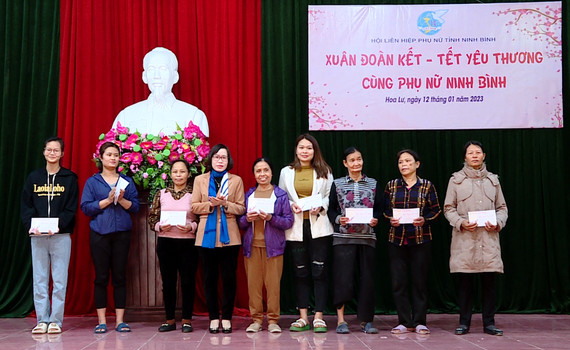 Chương tr&igrave;nh "Xu&acirc;n đo&agrave;n kết - Tết y&ecirc;u thương" tại huyện Hoa Lư