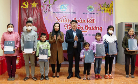 Chương tr&igrave;nh Xu&acirc;n đo&agrave;n kết &ndash; Tết y&ecirc;u thương tại x&atilde; Kim Trung