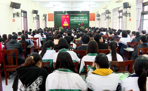 Kim Sơn bồi dưỡng nhận thức về Đảng cho quần ch&uacute;ng ưu t&uacute;