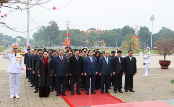 L&atilde;nh đạo Đảng, Nh&agrave; nước v&agrave;o Lăng viếng Chủ tịch Hồ Ch&iacute; Minh, tưởng niệm c&aacute;c Anh h&ugrave;ng liệt sĩ