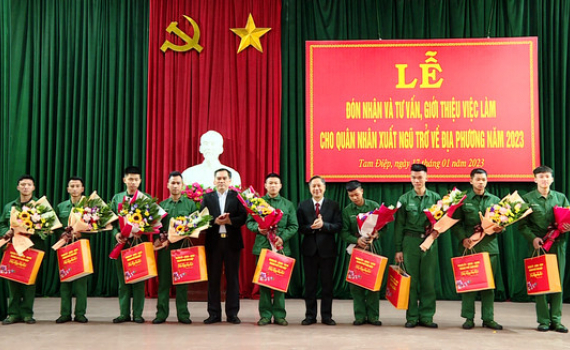 TP. Tam Điệp đ&oacute;n nhận v&agrave; tư vấn, giới thiệu việc l&agrave;m cho qu&acirc;n nh&acirc;n xuất ngũ
