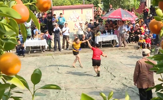 Tưng bừng Lễ hội Vật l&agrave;ng Bồ Vy