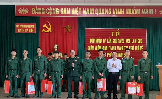 Gia viễn đ&oacute;n nhận, tư vấn giới thiệu việc l&agrave;m cho qu&acirc;n nh&acirc;n xuất ngũ