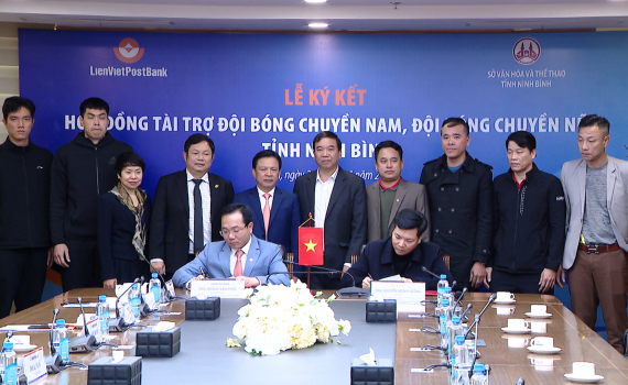 K&yacute; kết hợp đồng t&agrave;i trợ cho c&aacute;c đội b&oacute;ng chuyền Ninh B&igrave;nh