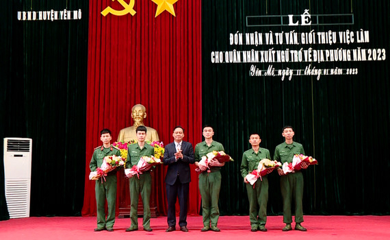 Y&ecirc;n M&ocirc; đ&oacute;n nhận v&agrave; tư vấn, giới thiệu việc l&agrave;m cho qu&acirc;n nh&acirc;n xuất ngũ