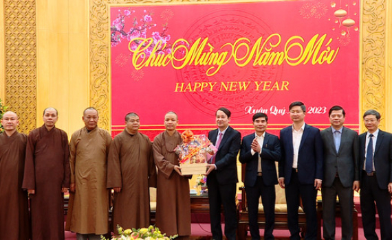Đo&agrave;n đại biểu c&aacute;c tổ chức t&ocirc;n gi&aacute;o ch&uacute;c mừng Tỉnh ủy, HĐND, UBND, UBMTTQ Việt Nam tỉnh nh&acirc;n dịp Xu&acirc;n Qu&yacute; M&atilde;o 