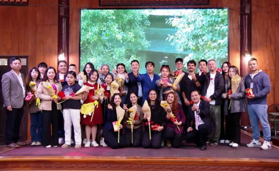 Ninh B&igrave;nh đ&oacute;n đo&agrave;n kh&aacute;ch du lịch đầu ti&ecirc;n