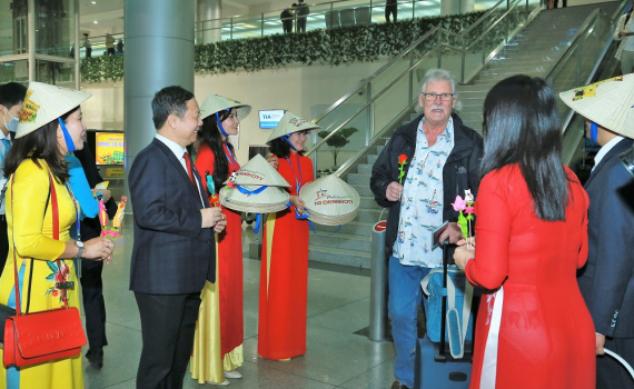 C&aacute;c tỉnh th&agrave;nh đồng loạt đ&oacute;n kh&aacute;ch đầu ti&ecirc;n của năm 2023
