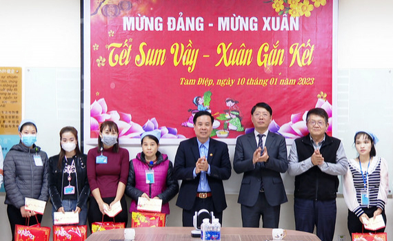Đồng ch&iacute; Ph&oacute; Chủ tịch UBND tỉnh thăm, ch&uacute;c tết tại TP. Tam Điệp