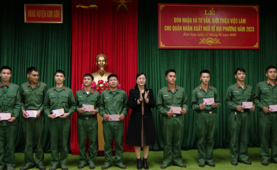 Kim Sơn tư vấn việc l&agrave;m cho qu&acirc;n nh&acirc;n xuất ngũ