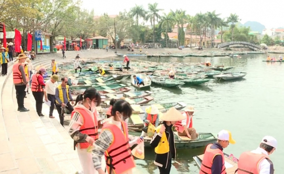 Du lịch Ninh B&igrave;nh h&uacute;t kh&aacute;ch những ng&agrave;y đầu xu&acirc;n