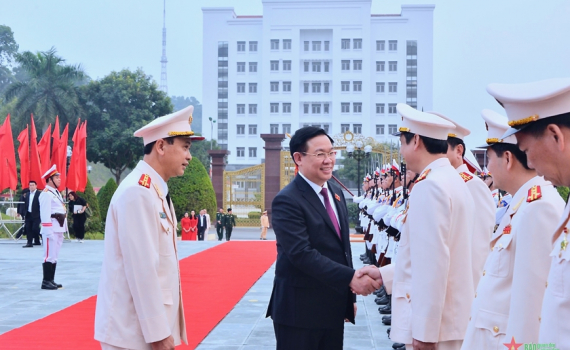 Chủ tịch Quốc hội Vương Đ&igrave;nh Huệ: Bảo đảm cho nh&acirc;n d&acirc;n đ&oacute;n Tết an to&agrave;n, hưởng trọn m&ugrave;a xu&acirc;n ấm no, hạnh ph&uacute;c