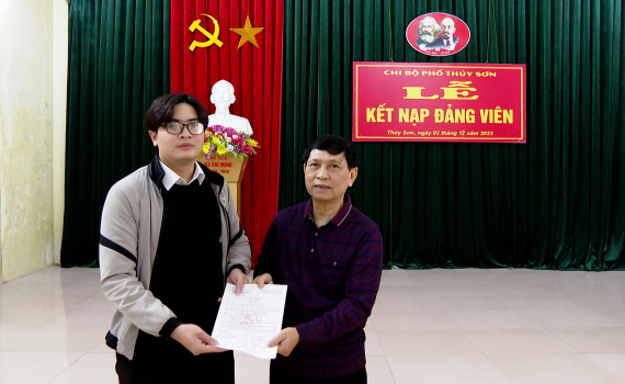 Th&aacute;o gỡ kh&oacute; khăn c&ocirc;ng t&aacute;c ph&aacute;t triển đảng vi&ecirc;n ở th&agrave;nh phố Ninh B&igrave;nh
