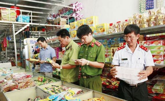 Xử l&yacute; nghi&ecirc;m vi phạm về bu&ocirc;n lậu, h&agrave;ng giả, mất an to&agrave;n vệ sinh thực phẩm