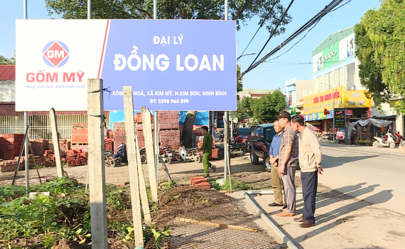 Hộ d&acirc;n ở x&atilde; Cồn Thoi, huyện Kim Sơn tự nguyện th&aacute;o dỡ c&ocirc;ng tr&igrave;nh tr&aacute;i ph&eacute;p