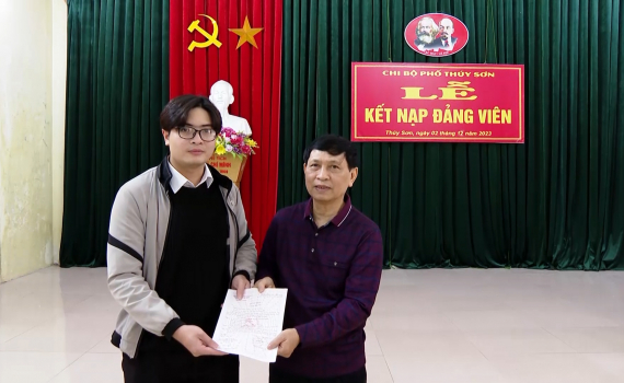 Th&agrave;nh phố Ninh B&igrave;nh ch&uacute; trọng c&ocirc;ng t&aacute;c ph&aacute;t triển đảng vi&ecirc;n