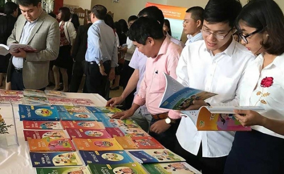 Từ năm 2024, trao quyền chọn s&aacute;ch gi&aacute;o khoa cho c&aacute;c trường