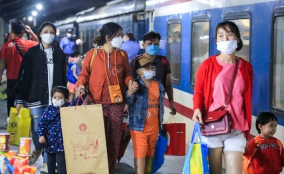 Người d&acirc;n cần những điều kiện g&igrave; để được miễn ph&iacute; v&eacute; m&aacute;y bay, t&agrave;u hỏa về qu&ecirc; dịp Tết?