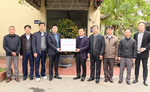 Đồng ch&iacute; Nguyễn Cao Sơn thăm, ch&uacute;c Tết c&aacute;c đơn vị l&agrave;m nhiệm vụ trực Tết