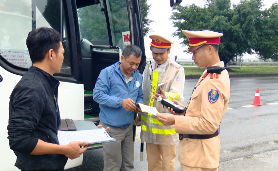 C&ocirc;ng an Ninh B&igrave;nh triển khai Kế hoạch cao điểm bảo đảm TTATGT dịp Tết Nguy&ecirc;n đ&aacute;n Gi&aacute;p Th&igrave;n