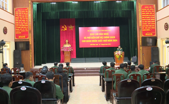 Bộ Chỉ huy Qu&acirc;n sự tỉnh Ninh B&igrave;nh giao lưu văn nghệ v&agrave; phổ biến ch&iacute;nh s&aacute;ch cho qu&acirc;n nh&acirc;n chuẩn bị xuất ngũ 