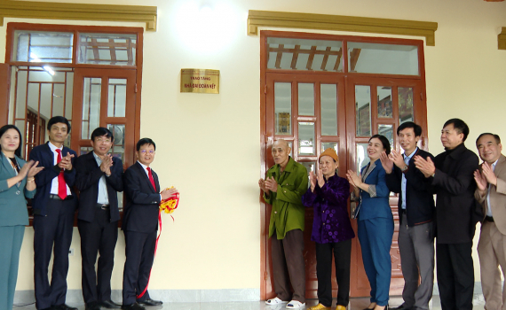 Kh&aacute;nh th&agrave;nh v&agrave; b&agrave;n giao nh&agrave; đại đo&agrave;n kết tại huyện Hoa Lư