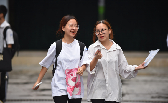Nhiều trường đại học top đầu bỏ x&eacute;t tuyển học bạ: T&iacute;n hiệu c&oacute; "đ&aacute;ng mừng"?