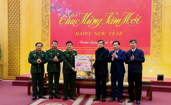 Đo&agrave;n c&ocirc;ng t&aacute;c của Qu&acirc;n khu 3 thăm, ch&uacute;c Tết tỉnh Ninh B&igrave;nh