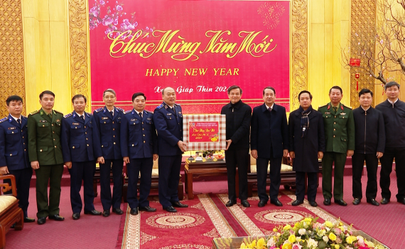 Bộ Tư lệnh Cảnh s&aacute;t biển Việt Nam thăm, ch&uacute;c Tết tỉnh Ninh B&igrave;nh