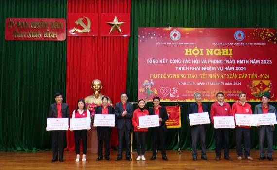 Hội Chữ thập đỏ tỉnh triển khai nhiệm vụ năm 2024 v&agrave; ph&aacute;t động phong tr&agrave;o Tết Nh&acirc;n &aacute;i. 