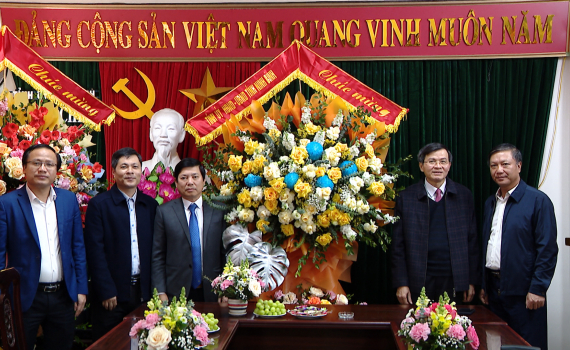 Đồng ch&iacute; B&iacute; thư Tỉnh ủy Đo&agrave;n Minh Huấn ch&uacute;c mừng Ban Nội ch&iacute;nh Tỉnh ủy nh&acirc;n Ng&agrave;y truyền thống