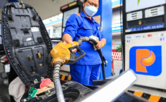 Gi&aacute; dầu tăng mạnh từ chiều nay