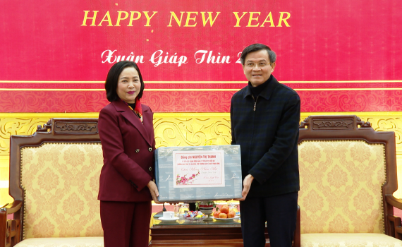 Đồng ch&iacute; Nguyễn Thị Thanh, Trưởng Ban c&ocirc;ng t&aacute;c Đại biểu Quốc hội thăm, ch&uacute;c Tết tại Ninh B&igrave;nh 