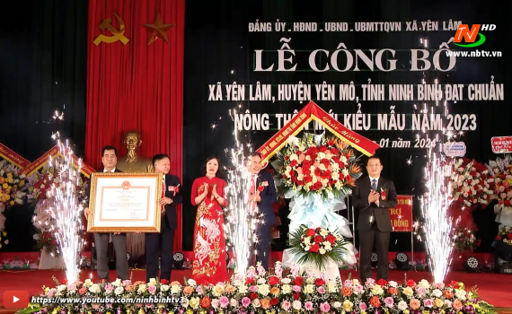 Y&ecirc;n L&acirc;m đ&oacute;n Bằng c&ocirc;ng nhận x&atilde; đạt chuẩn n&ocirc;ng th&ocirc;n mới kiểu mẫu
