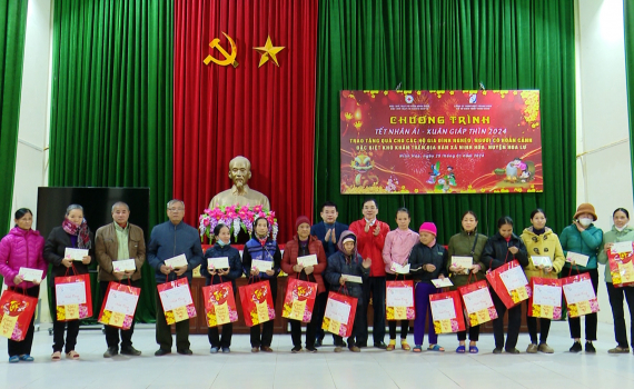 Chương tr&igrave;nh "Tết nh&acirc;n &aacute;i - Xu&acirc;n Gi&aacute;p Th&igrave;n 2024" tại x&atilde; Ninh Ho&agrave;, huyện Hoa Lư