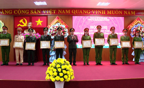 C&ocirc;ng an TP Ninh B&igrave;nh triển khai chương tr&igrave;nh c&ocirc;ng t&aacute;c năm 2024