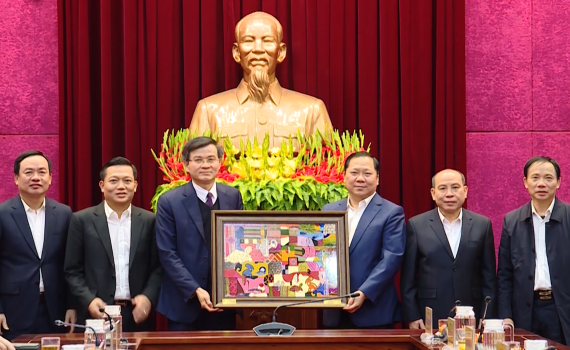 L&atilde;nh đạo tỉnh Ninh B&igrave;nh l&agrave;m việc với l&atilde;nh đạo tỉnh Ho&agrave; B&igrave;nh