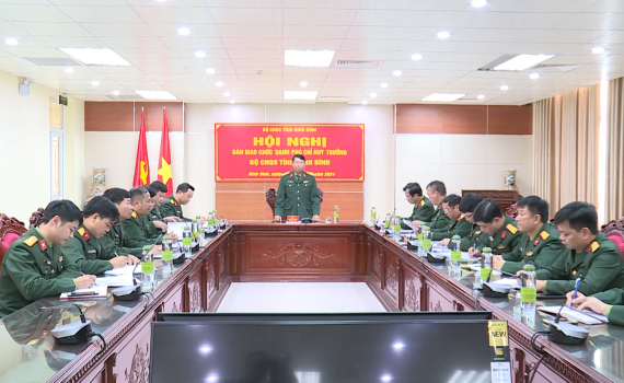 B&agrave;n giao chức danh Ph&oacute; Chỉ huy trưởng Bộ CHQS tỉnh