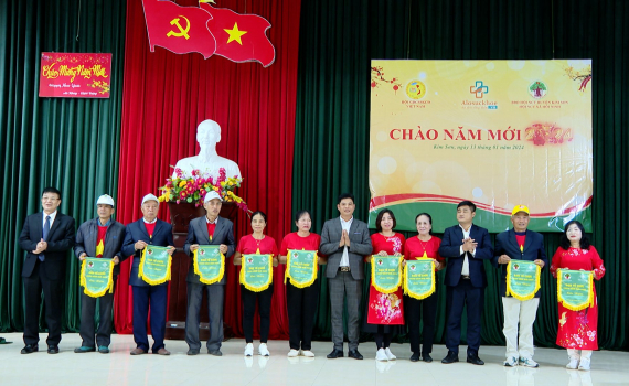 Hội Người cao tuổi tỉnh tổ chức chương tr&igrave;nh Ch&agrave;o năm mới 2024 tại x&atilde; Hồi Ninh